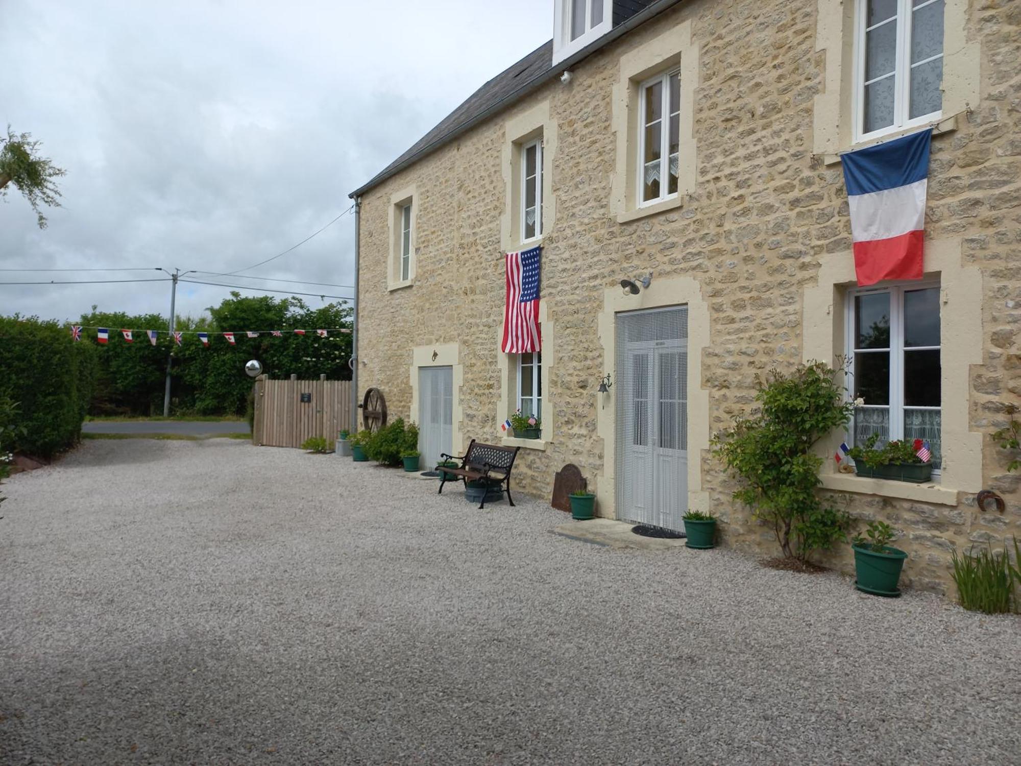 Ivy House Utah Beach Сант-Мари-дю-Мон Екстериор снимка